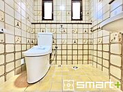 ～やはり便利なタンク式トイレ～ ・最近はタンクレストイレもございますが、タンク式の場合は停電時もお水を流すことが可能。 ・故障時なども比較的費用が安くなるなど、メリットが多くなります。 