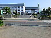 成田市立西中学校（980m）