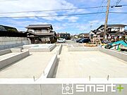 ～ベタ基礎でしっかりとした土台～ ・コンクリートの中に鉄筋を配し強度を高めた「ベタ基礎」を採用。 ・しっかりとした土台を造ったうえで、その上に建物が築造されていきます。 