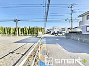 ～陽当りの良い南東道路の立地～ ・南東側に道路がございますので、朝から陽の入る陽当り良好なお住まい。 ・将来的にも陽当りが確保されているのが嬉しいポイントですね。 