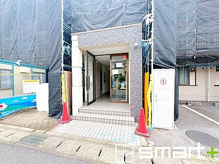 ～管理の行き届いたエントランス～ ・お住まいの「顔」でもあるエントランス。管理会社の方でしっかりと管理されております。 ・ぜひ現地でご体感くださいませ。 