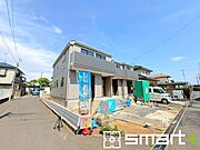 ～閑静な住宅街の立地～ ・周辺は閑静な住宅街となっておりますので、静かな暮らしをご実現いただけます。 ・前面道路の交通量も多くないので、小さなお子様がいるご家庭でもご安心ですね。 