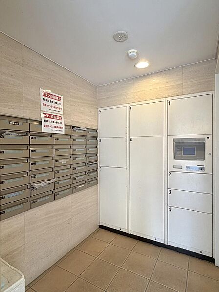 不在時や非対面でも24時間いつでも荷物を受け取れる宅配BOX
