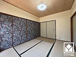 暮らしに寄り添う、収納付き8帖の和室