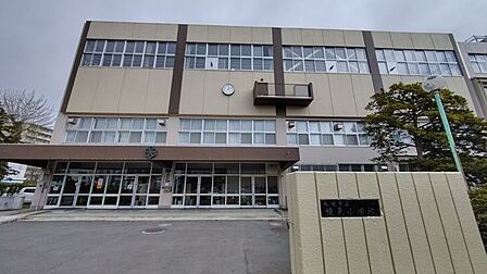 札幌市立幌東小学校 690m