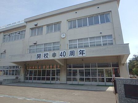 札幌市立東苗穂小学校 740m