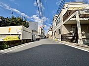 前面道路6ｍで車の出入りも楽々♪