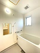 ◇浴室◇毎日の疲れを癒す場所だからこその、シンプルで落ち着いた空間となっています。浴槽にゆっくりと身を沈め深く瞑想をすれば、また新たな活力が湧いてきます。