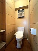 ◇トイレ◇清潔感溢れ、居心地よく落ち着ける空間となっています。グリーンをプラスしてさらに清潔感をアップするのもオススメです。空気がきれいに感じられ、おしゃれ度もアップしますね。