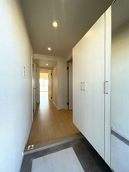 ◇玄関◇明るく、温かな雰囲気で家族の帰りや来訪者を出迎えてくれる玄関。玄関周りはその家や家族を映し出す、家の顔。どこまでも明るく快適でありたいですね。