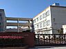 周辺：名古屋市立山王中学校 910m