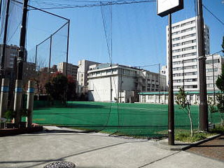 中学校までは分♪勉強に部活に忙しい中学生には何よりの近さ♪ますます充実の学校生活になりそう♪