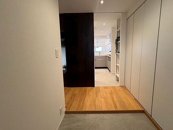 玄関を拡大表示