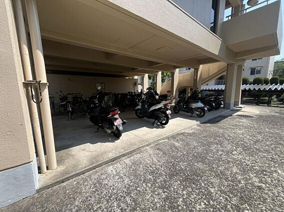 ～バイク置き場...