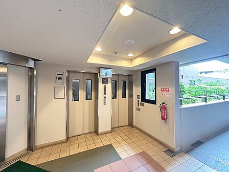 【共用部分】エレベーターホール。