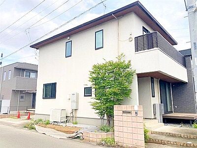 外観:2階建て、全館空調システム完備 外観:2階建て、全館空調システム完備