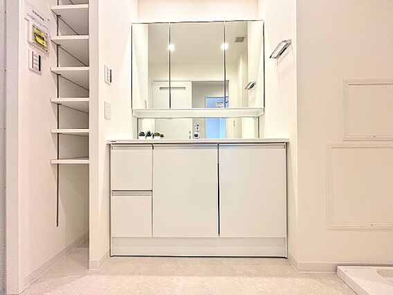 ◆三面鏡裏や、...