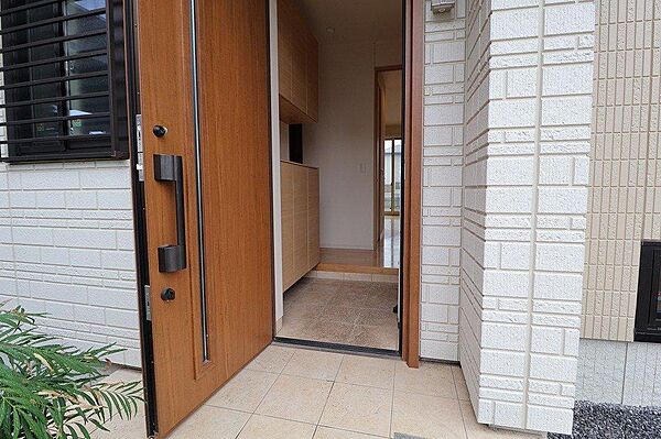 玄関を拡大表示