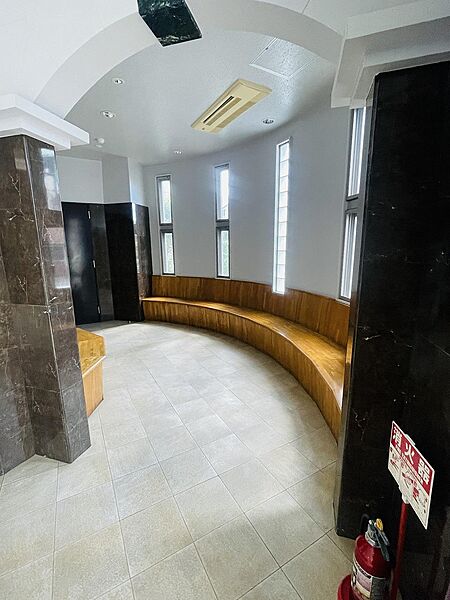 玄関を拡大表示