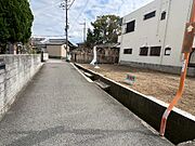 北東側前面道路