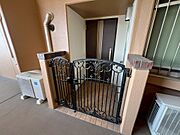 専用ポーチがあるので傘などちょっとした荷物置きに使用できます