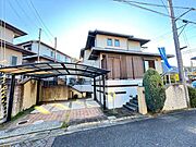 大和ハウス施工ならではの安心感と高いデザイン性が魅力の軽量鉄骨造のお家♪お車2台並列駐車可能です♪