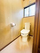 小窓付きトイレでとても快適です♪