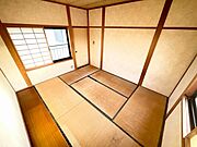 仕事や趣味のスペースとしても活用できる、多用途に使える部屋です♪