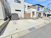 お車複数台駐車可能です♪