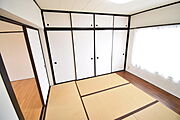 奥行ある押入収納を完備したお部屋です♪