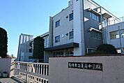 白岡市立菁莪中学校★「豊かでたくましい生徒」を育成することを目指す★菁莪中学校では以下の3つを掲げています。・自ら学ぶ生徒・思いやりのある生徒・進んで働く生徒 520m