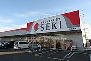 ドラッグストアセキ 白岡西店★年中無休で営業★駐車場は28台分完備しており、車での来店にも便利です。店内では、医薬品や日用品、食品など幅広い商品を取り扱っています。 390m