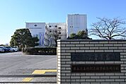 埼玉県立白岡高等学校★一人ひとりに寄り添い、社会に貢献する人材の育成を目指す★部活動への参加率は約94%で、運動部・文化部ともに活発に活動しています。生徒全員が卒業時に進路を決定できるようサポ…