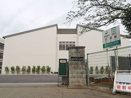 蓮田市立蓮田中央小学校 480m