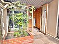 植栽のあるアプ...