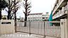 周辺：板橋区立上板橋第二小学校 上板橋第二小学校校舎と広い校庭が整備された公立小学校。安全対策もばっちりで、地域との交流も大切にする教育環境が整っています。 570m