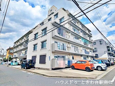 「ときわ台」駅からの帰り道にはスーパーやコンビニがあり、買い物に便利な立地です。