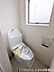 トイレ：(2026/09/26)新規交換された温水洗浄便座付きトイレです。自然光が差し込む小窓が設置されており、いつでも快適に換気が行える心地よいプライベート空間となっています。