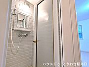 1階部分にもシャワー設備を設置。ライフスタイルに合わせて便利に使い分けられる、配慮の行き届いた設計です。