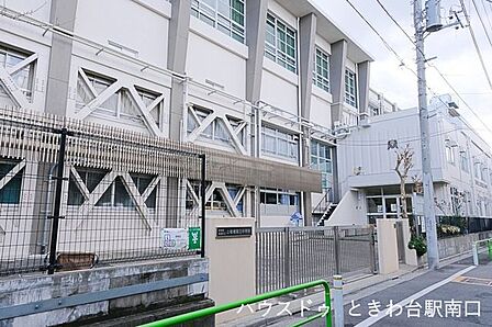 板橋区立上板橋第三中学校 410m