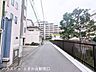 外観：物件周辺は閑静な住宅街となっており、落ち着いた生活を送ることができます。徒歩圏内にスーパーやコンビニ、飲食店が揃っており、買い物に困ることはありません。