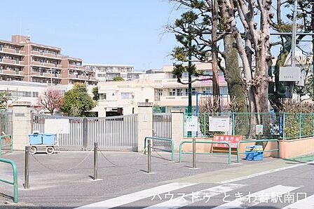 板橋区立富士見台小学校 240m