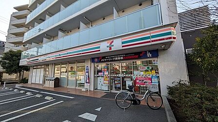 セブンイレブン 板橋東新町1丁目店日常のちょっとしたお買い物に便利なセブンイレブンが徒歩圏内。ATMや日用品、お惣菜なども揃っており、生活に欠かせない存在です。 250m