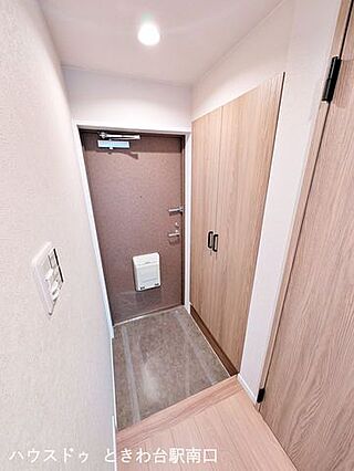 玄関には大容量...