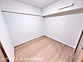各居室は収納付...