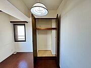 全居室に収納があります。住空間が快適に。 