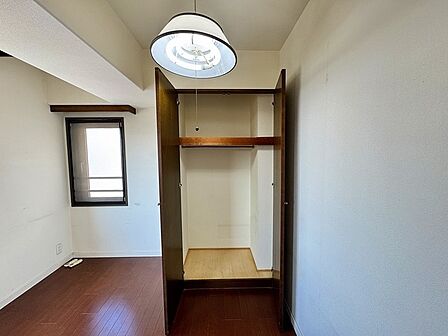 全居室に収納があります。住空間が快適に。