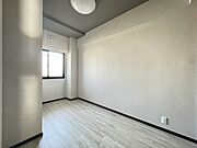寝室 落ち着いて過ごせる寝室空間。 ベッドを置いても圧迫感が出にくい設計です。