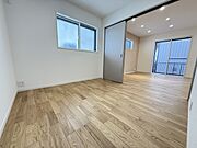 たっぷりの陽光と、心地よい風が舞い込みます。 