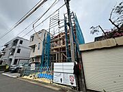 完成へと向かう静かな建築の過程を、一つひとつ丁寧に積み重ねていく日々の様子を大切にしています。